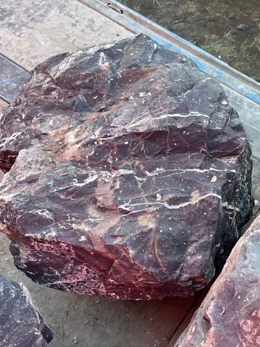 Камни для ландшафтного дизайна красно-фиолетовые 10-60 килограмм купить в Магасе