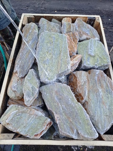 Златолит жёлтый, жёлто-зелёный глыбки и валуны для ланшафтного дизайна купить в Магасе