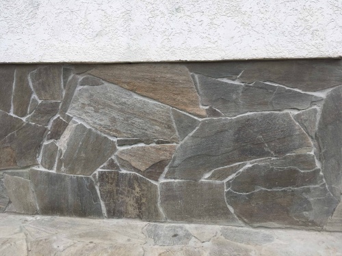 Плитняк златолит Уральский для цоколя, отмостки купить в Магасе