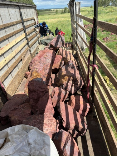 Ландшафтные глыбы красно-фиолетовые 200-1000 килограмм купить в Магасе