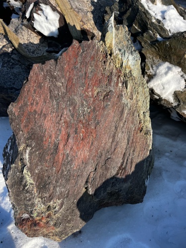 Ландшафтные глыбы красно-фиолетовые 200-1000 килограмм купить в Магасе