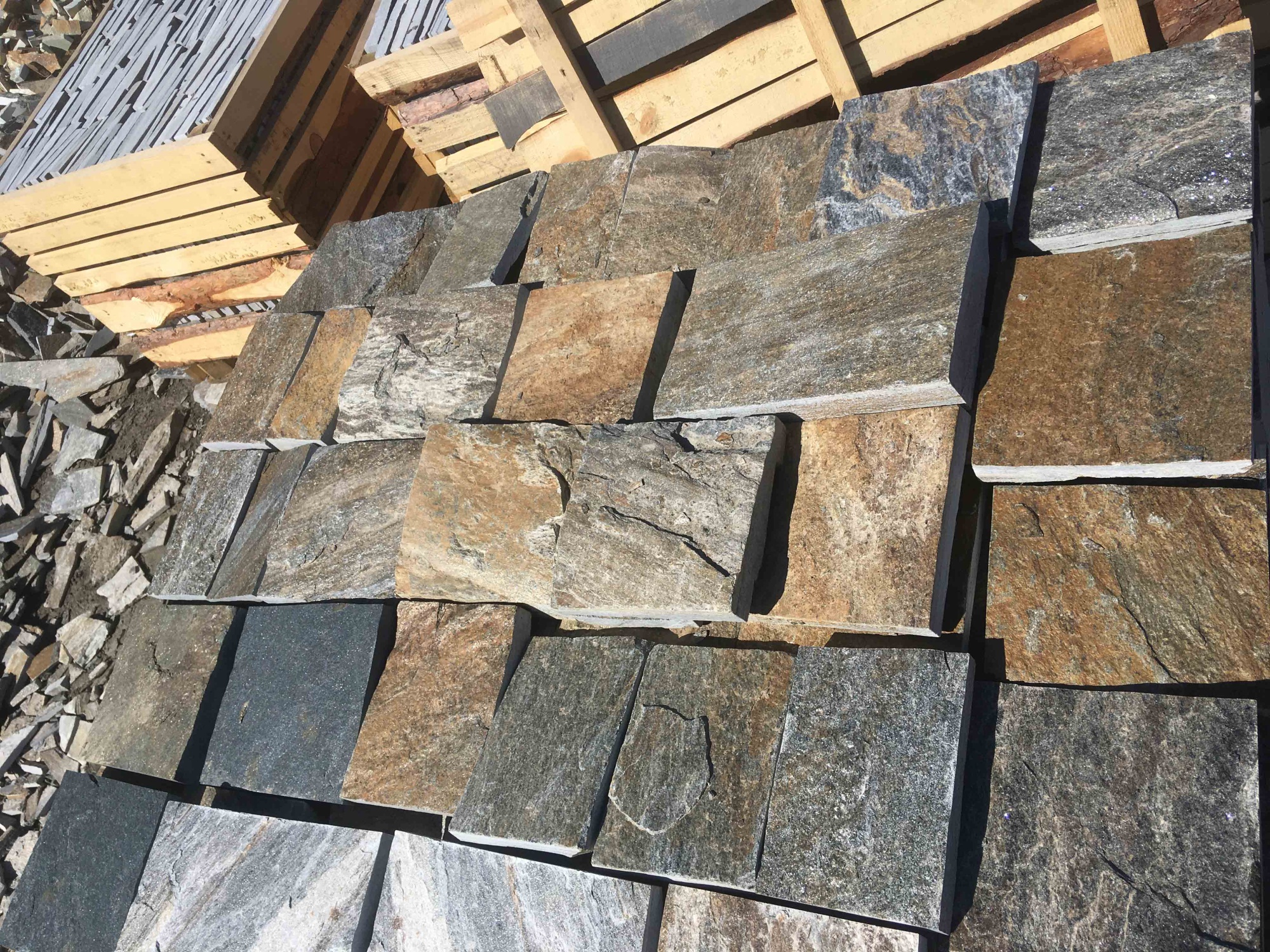 Плитка пилёная златолит Уральский для фасада купить в Магасе