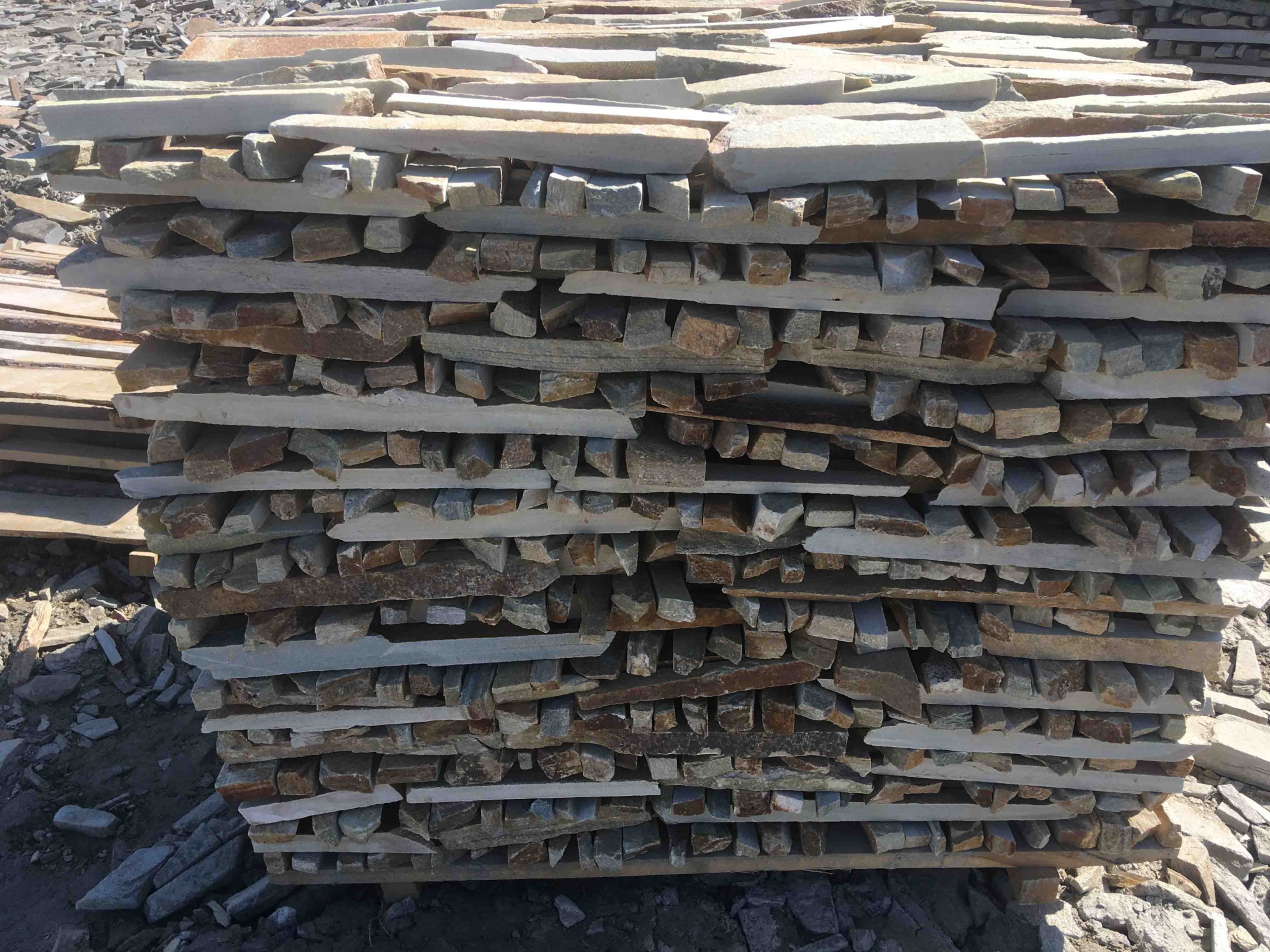 Горбушка златолит золотистый для облицовки купить в Магасе