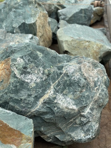 Камни для ландшафтного дизайна зелёные 10-60 килограмм купить в Магасе