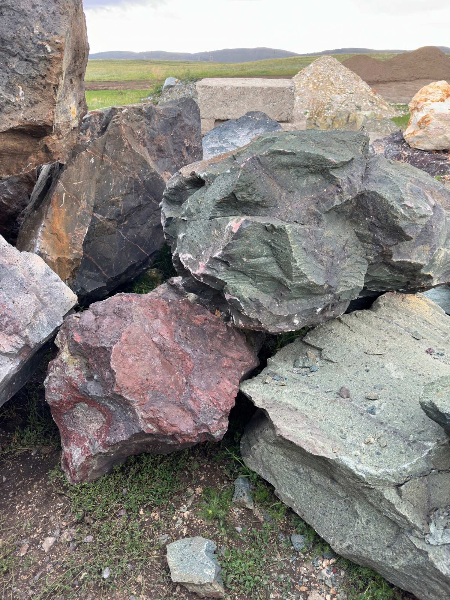 Камни для ландшафтного дизайна зелёные 10-60 килограмм купить в Магасе