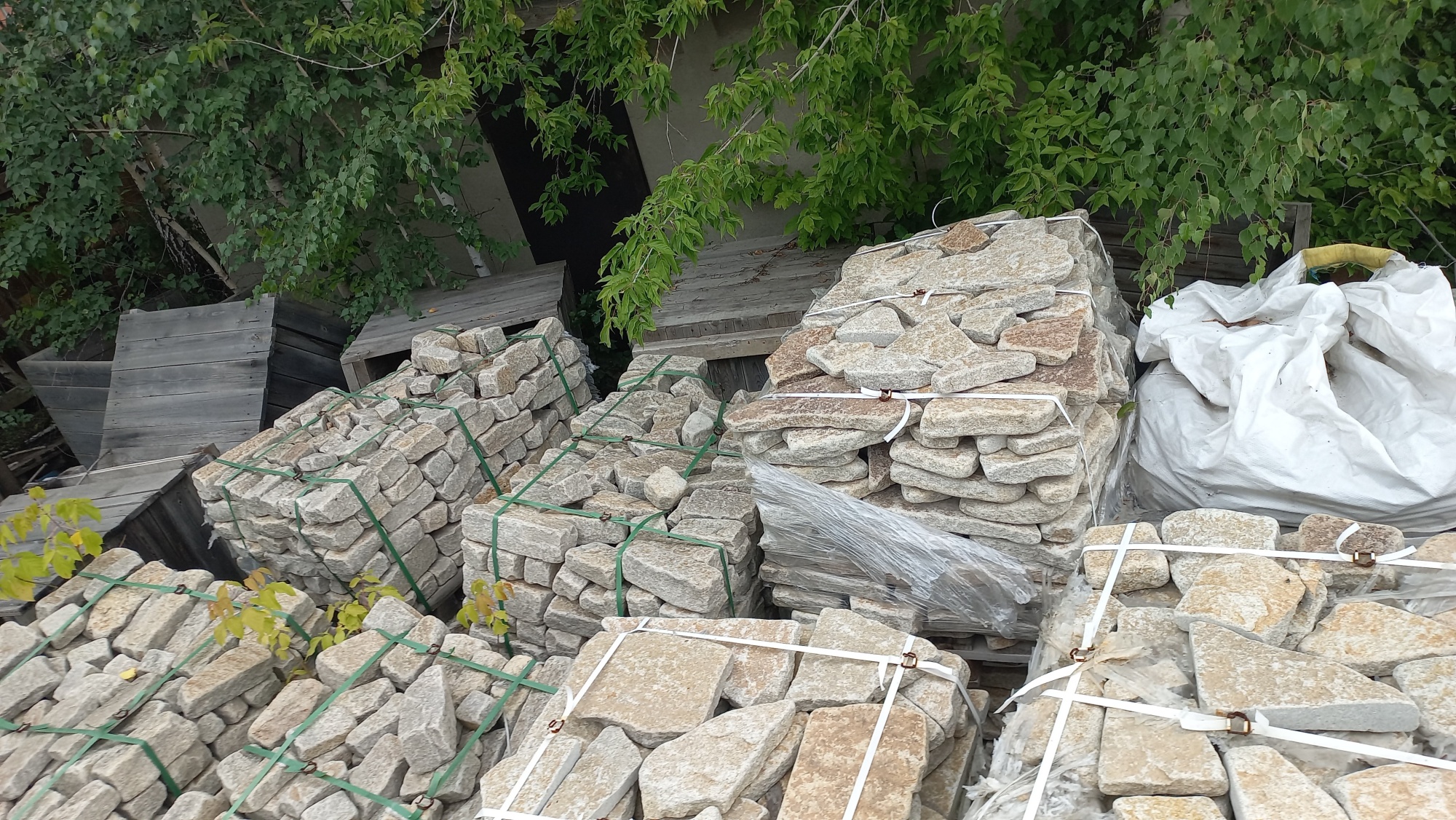 Плитняк гранитный галтованный купить в Магасе