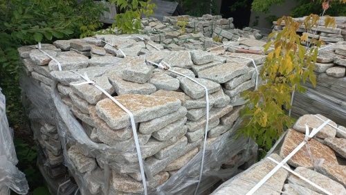 Гранитный плитняк галтованный для парковки купить в Магасе