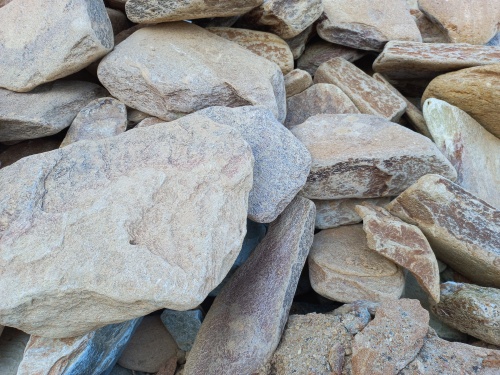 Златолит жёлтый, жёлто-зелёный глыбки и валуны для ланшафтного дизайна купить в Магасе