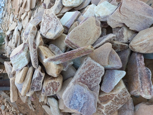 Златолит жёлтый, жёлто-зелёный глыбки и валуны для ланшафтного дизайна купить в Магасе