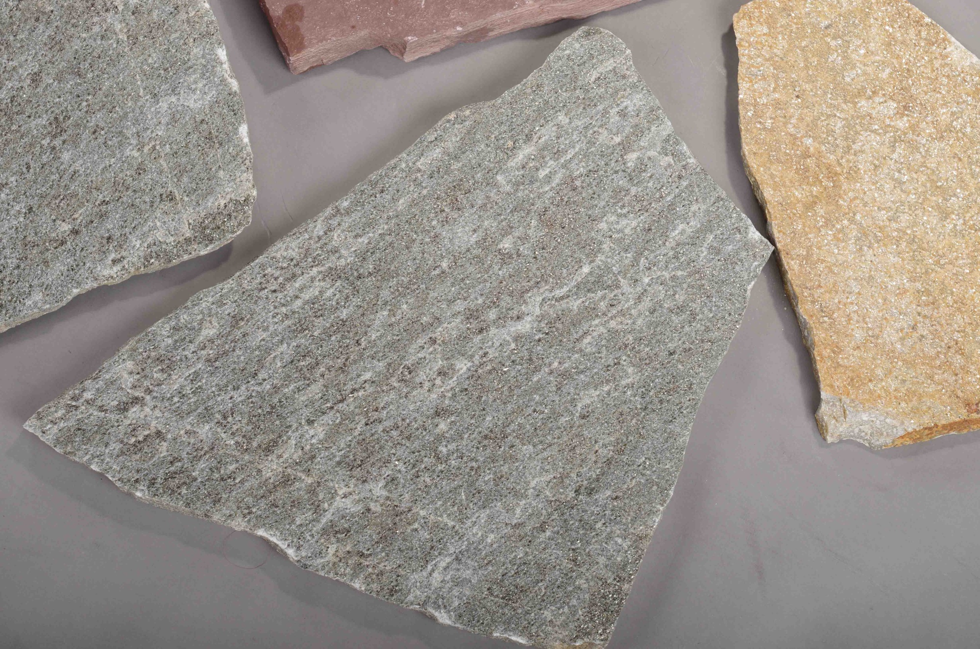 Плитняк златолит Уральский  для фасада купить в Магасе