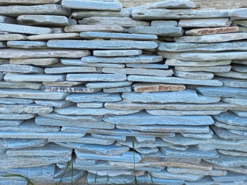 Плитняк златолит зелёный галтованный для цоколя купить в Магасе