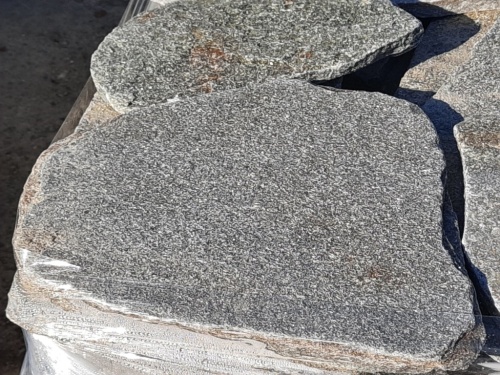 Златолит серебристый галтованный для лестниц купить в Магасе