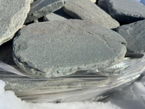 Плитняк златолит зелёный галтованный для мощения на бетон купить в Магасе