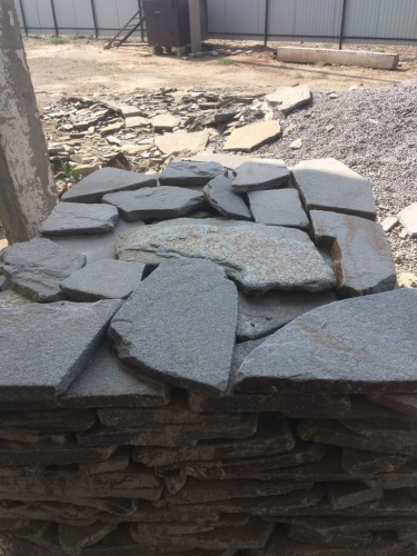 Златолит серебристый галтованный для лестниц купить в Магасе